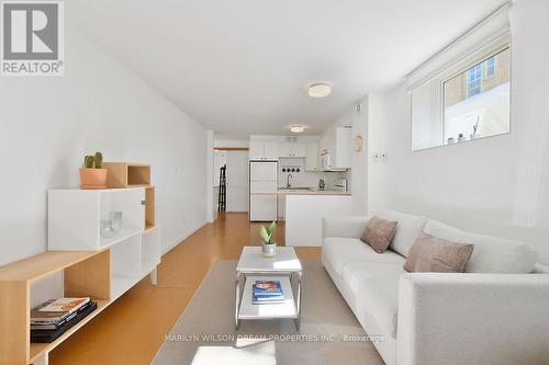 67 Pinhey Street, Ottawa, ON - Indoor Photo Showing Living Room