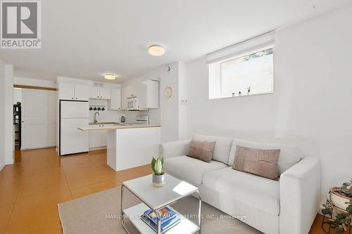 67 Pinhey Street, Ottawa, ON - Indoor Photo Showing Living Room