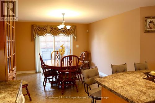 8292 Feren Drive S, Niagara Falls (Ascot), ON - Indoor Photo Showing Dining Room