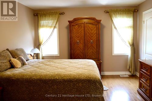 8292 Feren Drive S, Niagara Falls (Ascot), ON - Indoor Photo Showing Bedroom