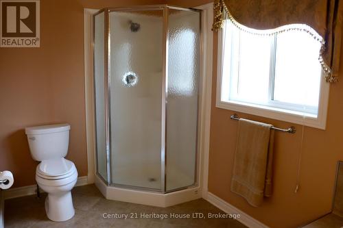 8292 Feren Drive S, Niagara Falls (Ascot), ON - Indoor Photo Showing Bathroom