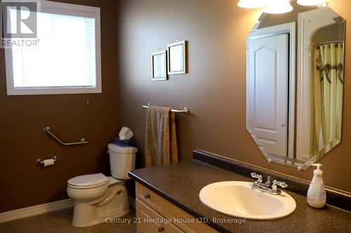 8292 Feren Drive S, Niagara Falls (Ascot), ON - Indoor Photo Showing Bathroom