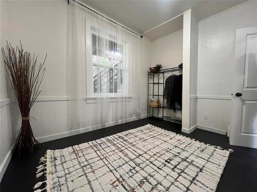 350 Arnold Avenue, Winnipeg, MB - Indoor Photo Showing Other Room