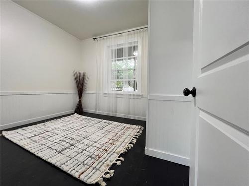 350 Arnold Avenue, Winnipeg, MB - Indoor Photo Showing Other Room