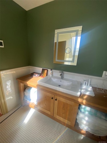 903 Humboldt St, Victoria, BC - Indoor Photo Showing Bathroom