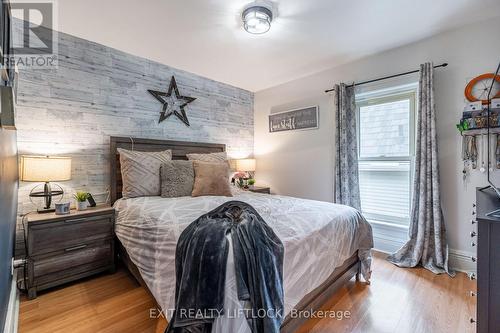 468 Cambridge Street, Peterborough (Town Ward 3), ON - Indoor Photo Showing Bedroom
