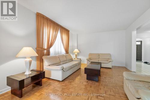 3346 Palgrave Road, Mississauga, ON - Indoor Photo Showing Living Room
