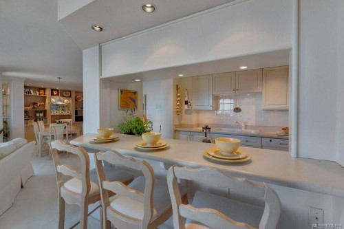 1102-225 Belleville St, Victoria, BC - Indoor Photo Showing Dining Room