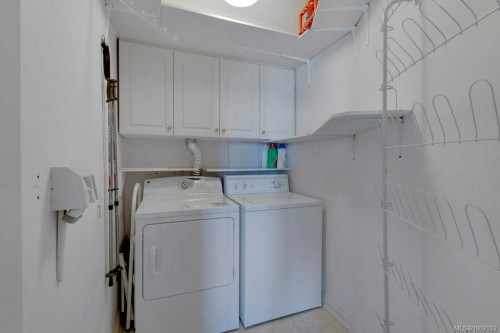 1102-225 Belleville St, Victoria, BC - Indoor Photo Showing Laundry Room