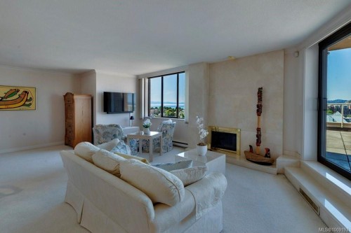 1102-225 Belleville St, Victoria, BC - Indoor Photo Showing Living Room With Fireplace