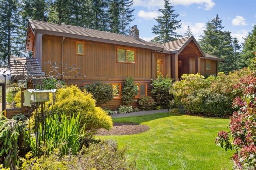 1717 Glen Urquhart Dr, Courtenay, BC 