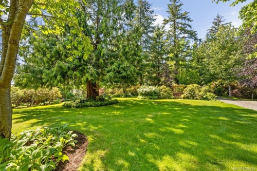 1717 Glen Urquhart Dr, Courtenay, BC 