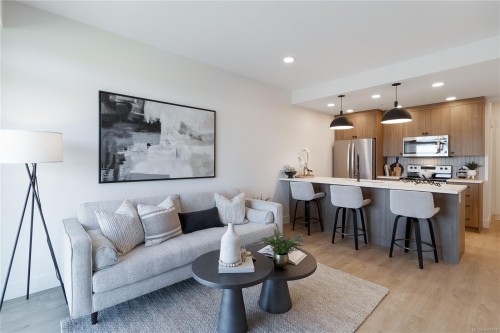 103-201 Dogwood Dr, Ladysmith, BC - Indoor Photo Showing Living Room