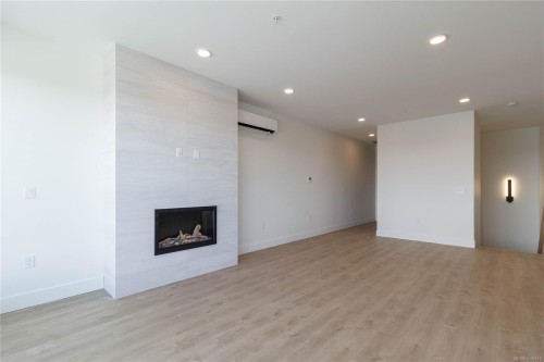 502-201 Dogwood Dr, Ladysmith, BC - Indoor Photo Showing Living Room With Fireplace