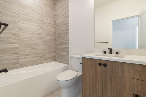 502-201 Dogwood Dr, Ladysmith, BC - Indoor Photo Showing Bathroom