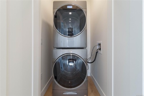 502-201 Dogwood Dr, Ladysmith, BC - Indoor Photo Showing Laundry Room