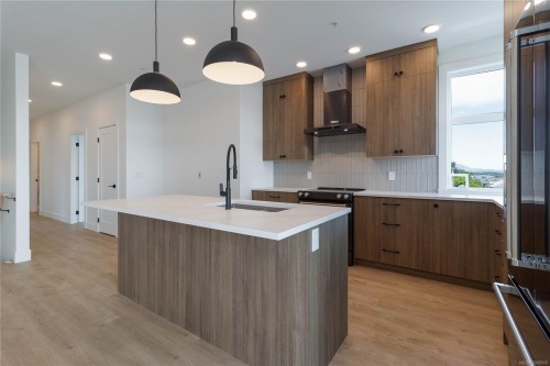 502-201 Dogwood Dr, Ladysmith, BC - Indoor Photo Showing Kitchen With Upgraded Kitchen