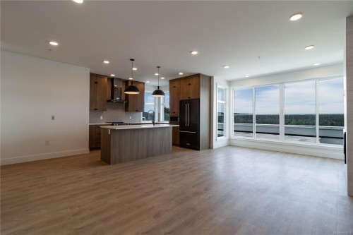 502-201 Dogwood Dr, Ladysmith, BC - Indoor Photo Showing Kitchen