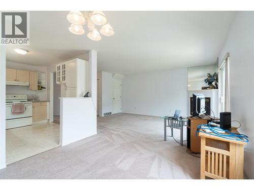 2951 11 Avenue Ne Unit# 5, Salmon Arm, BC - Indoor Photo Showing Kitchen