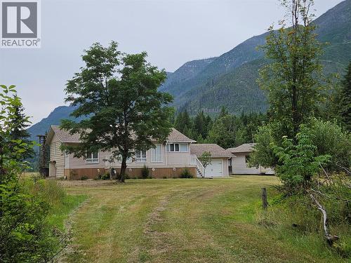 145 Mostyn Road, Arrow Park, BC - Outdoor