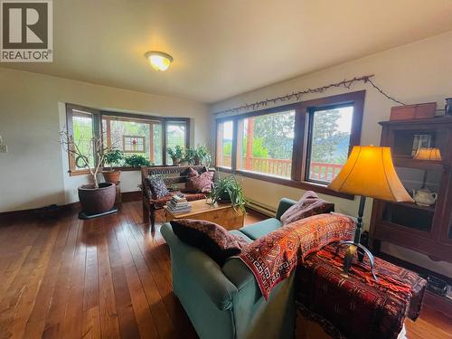 3272 Millar Road, Smithers, BC - Indoor Photo Showing Living Room