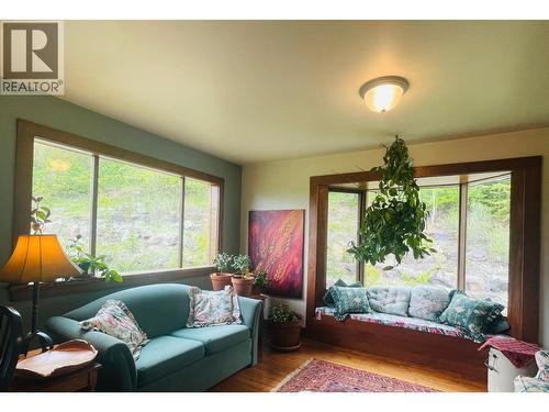 3272 Millar Road, Smithers, BC - Indoor Photo Showing Living Room