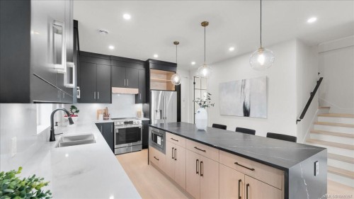 2-588 Whiteside St, Saanich, BC 