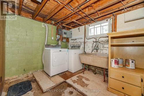 132 Eagle Street, Newmarket, ON - Indoor Photo Showing Laundry Room