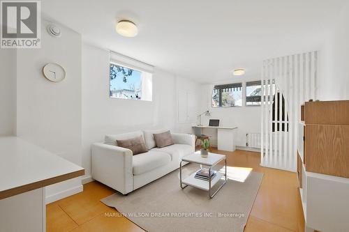 67 Pinhey Street, Ottawa, ON - Indoor Photo Showing Living Room