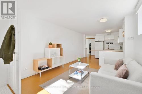 67 Pinhey Street, Ottawa, ON - Indoor Photo Showing Living Room