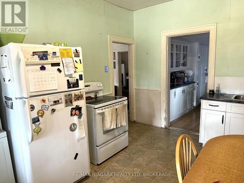 35 Forsythe Street, Fort Erie (Central), ON - Indoor Photo Showing Kitchen