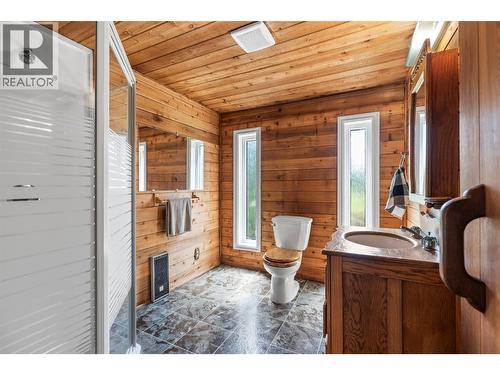 48 Waterside Road, Enderby, BC - Indoor Photo Showing Bathroom