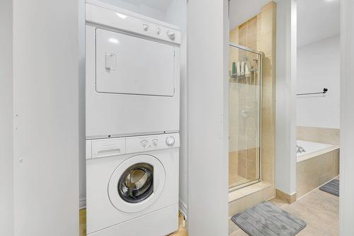 Bathroom - 743A Rue Principale, Saint-Sauveur, QC - Indoor Photo Showing Laundry Room