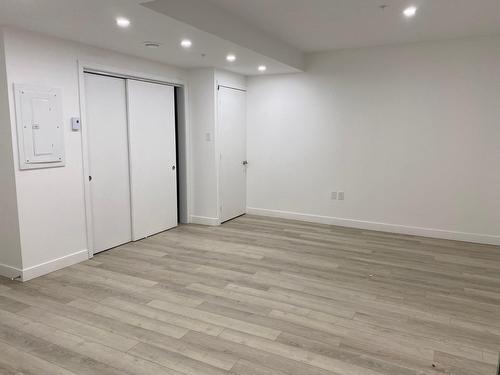 Office - 12Z-2500 Ch. Bates, Montréal (Côte-Des-Neiges/Notre-Dame-De-Grâce), QC - Indoor Photo Showing Other Room