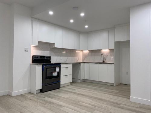 Kitchen - 12Z-2500 Ch. Bates, Montréal (Côte-Des-Neiges/Notre-Dame-De-Grâce), QC - Indoor Photo Showing Kitchen