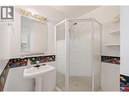 3219 River Road, Keremeos, BC - Indoor Photo Showing Bathroom