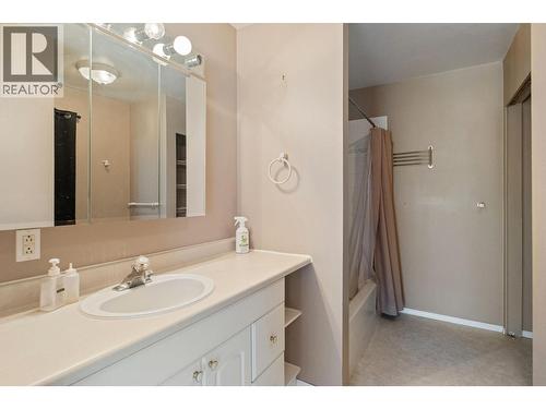 3219 River Road, Keremeos, BC - Indoor Photo Showing Bathroom