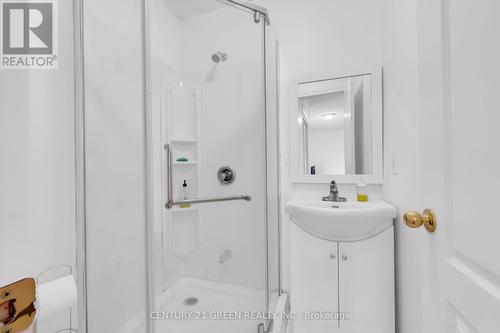 9 Flatlands Way, Brampton, ON - Indoor Photo Showing Bathroom