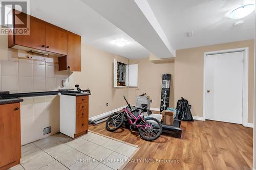 9 Flatlands Way, Brampton, ON - Indoor Photo Showing Kitchen