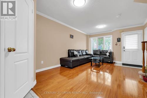 9 Flatlands Way, Brampton, ON - Indoor Photo Showing Living Room