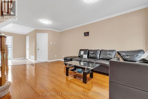 9 Flatlands Way, Brampton, ON - Indoor Photo Showing Living Room
