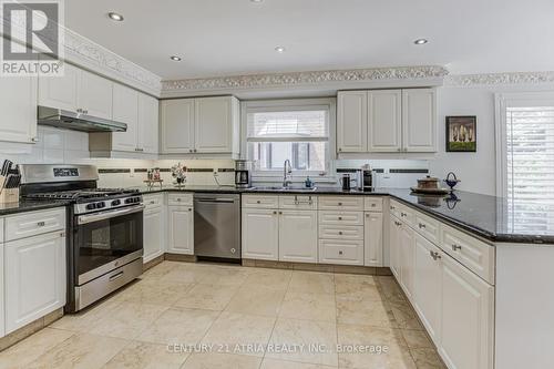 331 Binns Avenue, Newmarket, ON - Indoor Photo Showing Kitchen