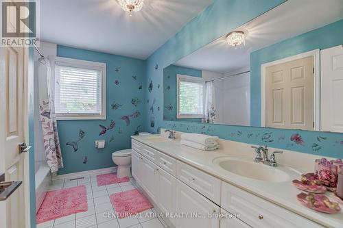 331 Binns Avenue, Newmarket, ON - Indoor Photo Showing Bathroom