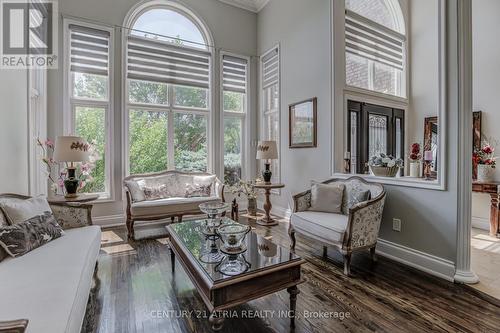 331 Binns Avenue, Newmarket, ON - Indoor Photo Showing Living Room