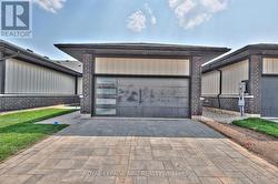 Double garage and double drive - 