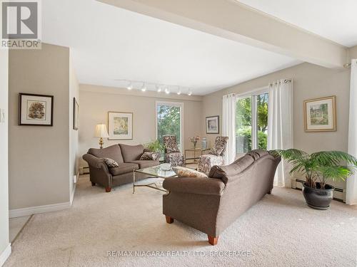 735 Niagara Boulevard, Fort Erie (Central), ON - Indoor Photo Showing Living Room