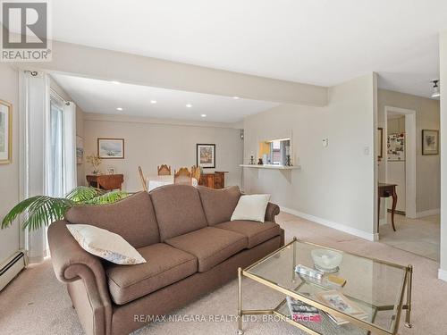 735 Niagara Boulevard, Fort Erie (Central), ON - Indoor Photo Showing Living Room