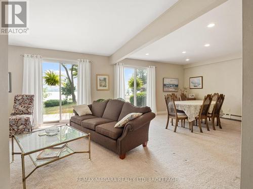735 Niagara Boulevard, Fort Erie (Central), ON - Indoor Photo Showing Living Room