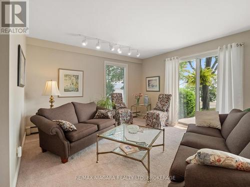 735 Niagara Boulevard, Fort Erie (Central), ON - Indoor Photo Showing Living Room