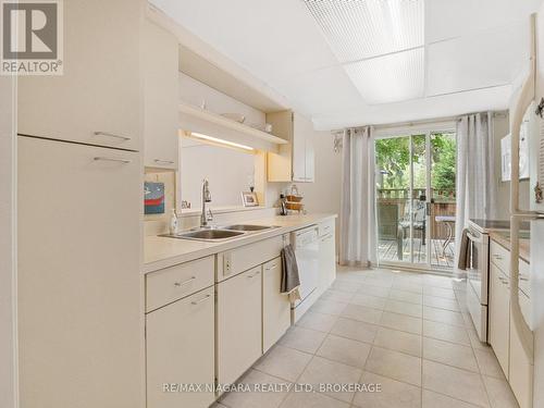 735 Niagara Boulevard, Fort Erie (Central), ON - Indoor Photo Showing Kitchen With Double Sink